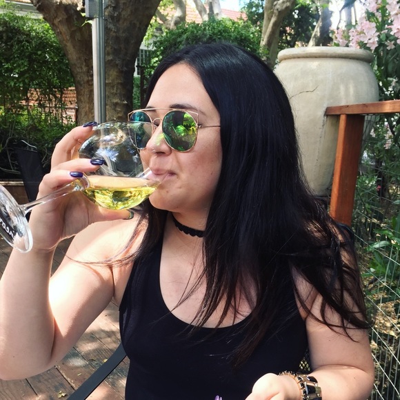 Meet your Posher, Jillian - Picture 1 of 1